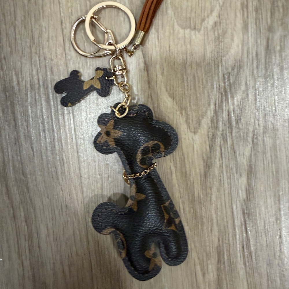 Monogram Giraffe LV Keychain Charm in Black with Gold Accents - Picture 3 of 3